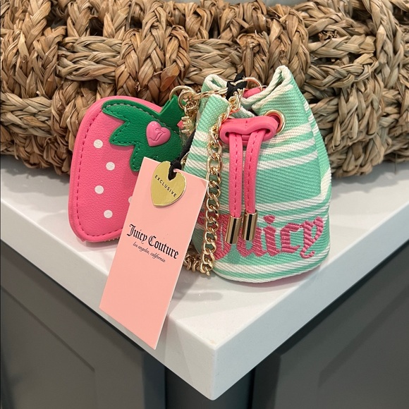 Juicy Couture Handbags - So. Cute JUICY COUTURE Wristlet💗